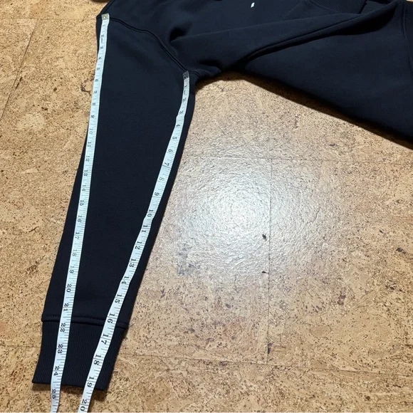 Carhartt Wm’s Relaxed Fit Logo Sleeve Fleece Hoodie NWOT In Black Sz S(4-6) - Picture 13 of 13